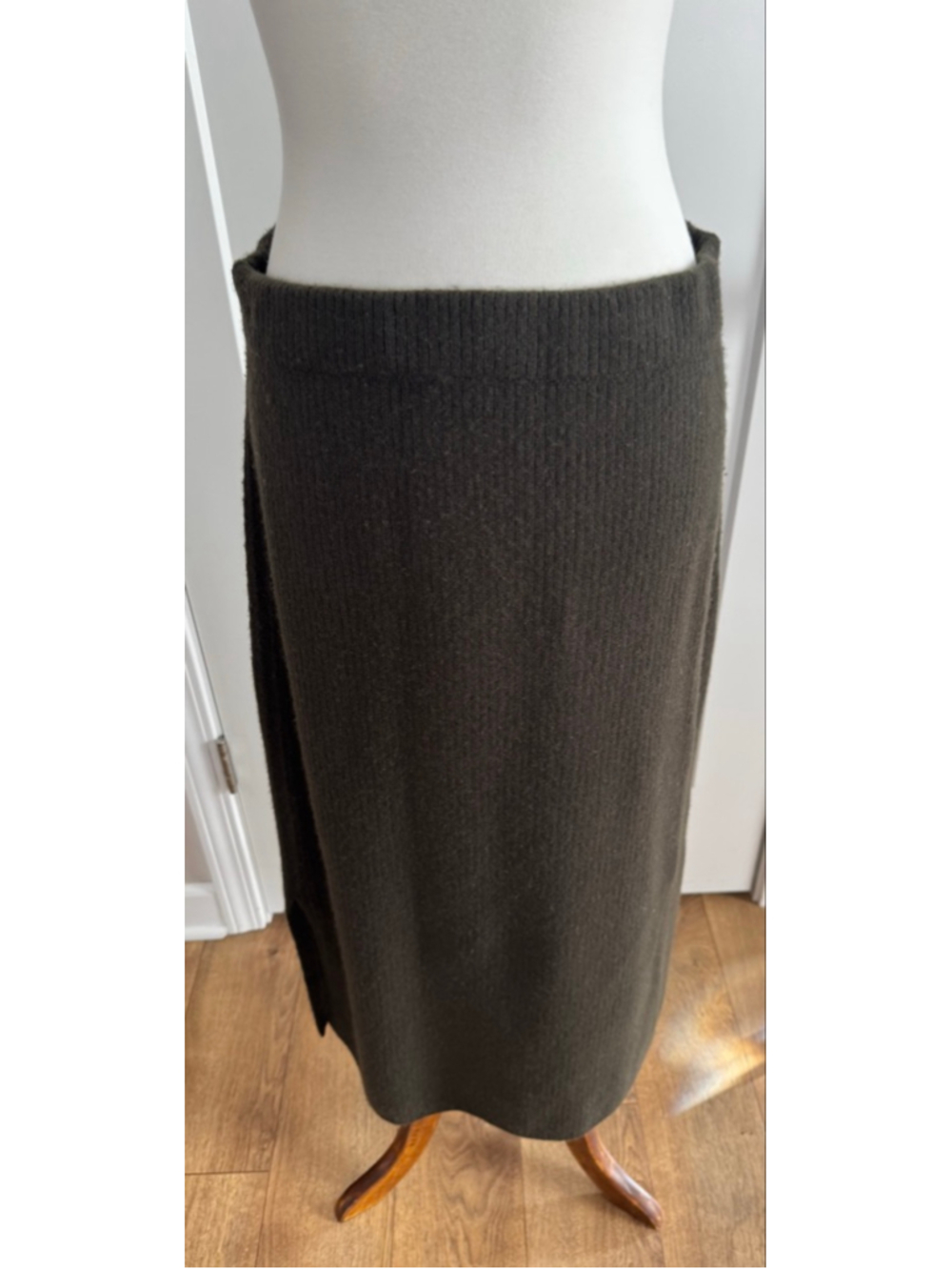 Women's Vince. Olive Green Ribbed Knit Midi Skirt XL